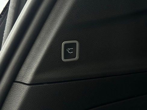 New 2026 Chrysler Pacifica Limited w/ Uconnect Theater Family Group image 11