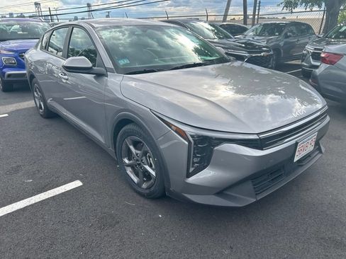 Used 2025 Kia K4 FWD image 2