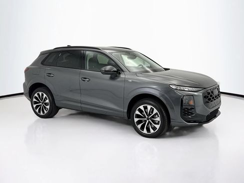Used 2026 Audi Q3 quattro 2.0T w/ Driver Assistance Package AWD/4WD image 3