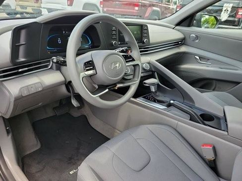 Certified 2026 Hyundai Elantra SE FWD image 12