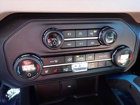 Used 2023 Ford Bronco Wildtrak AWD/4WD image 21