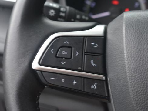 Used 2025 Toyota Highlander LE FWD image 15