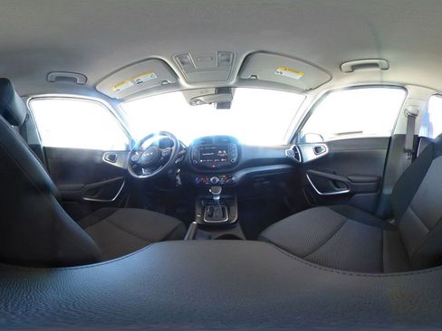 Used 2025 Kia Soul LX w/ LX Technology Package FWD image 40