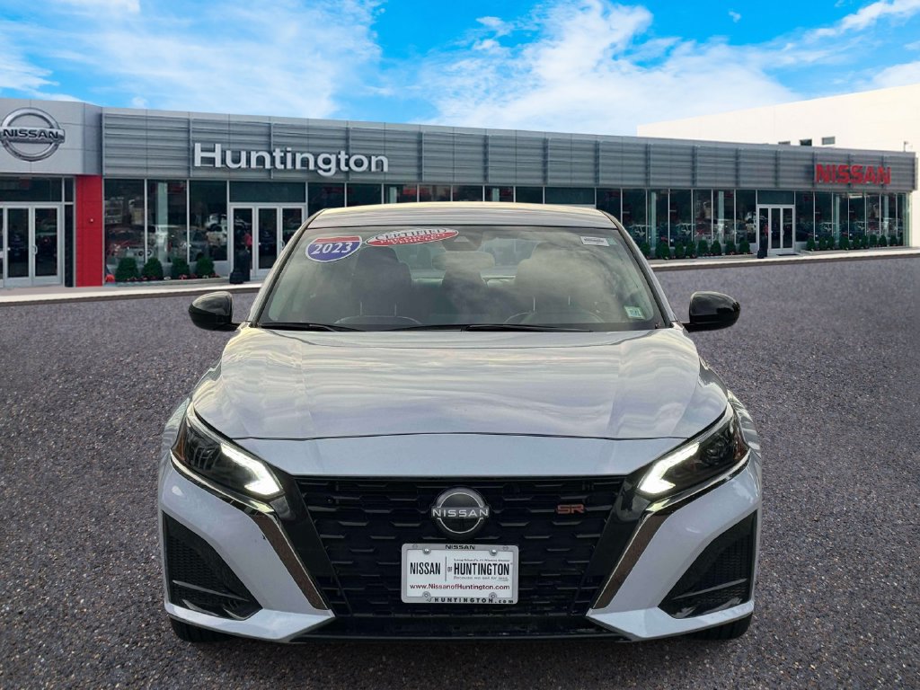 Used 2023 Nissan Altima 2.5 SR FWD image 2