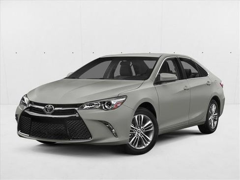 Used 2015 Toyota Camry SE FWD image 1