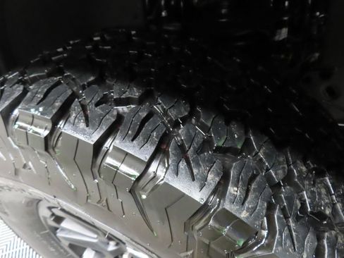 Used 2025 Ford F150 Raptor AWD/4WD image 9