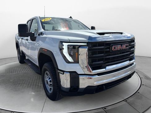 Used 2024 GMC Sierra 2500 Pro AWD/4WD image 3