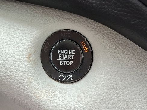 Used 2019 Jeep Cherokee Limited w/ Technology Group image 26