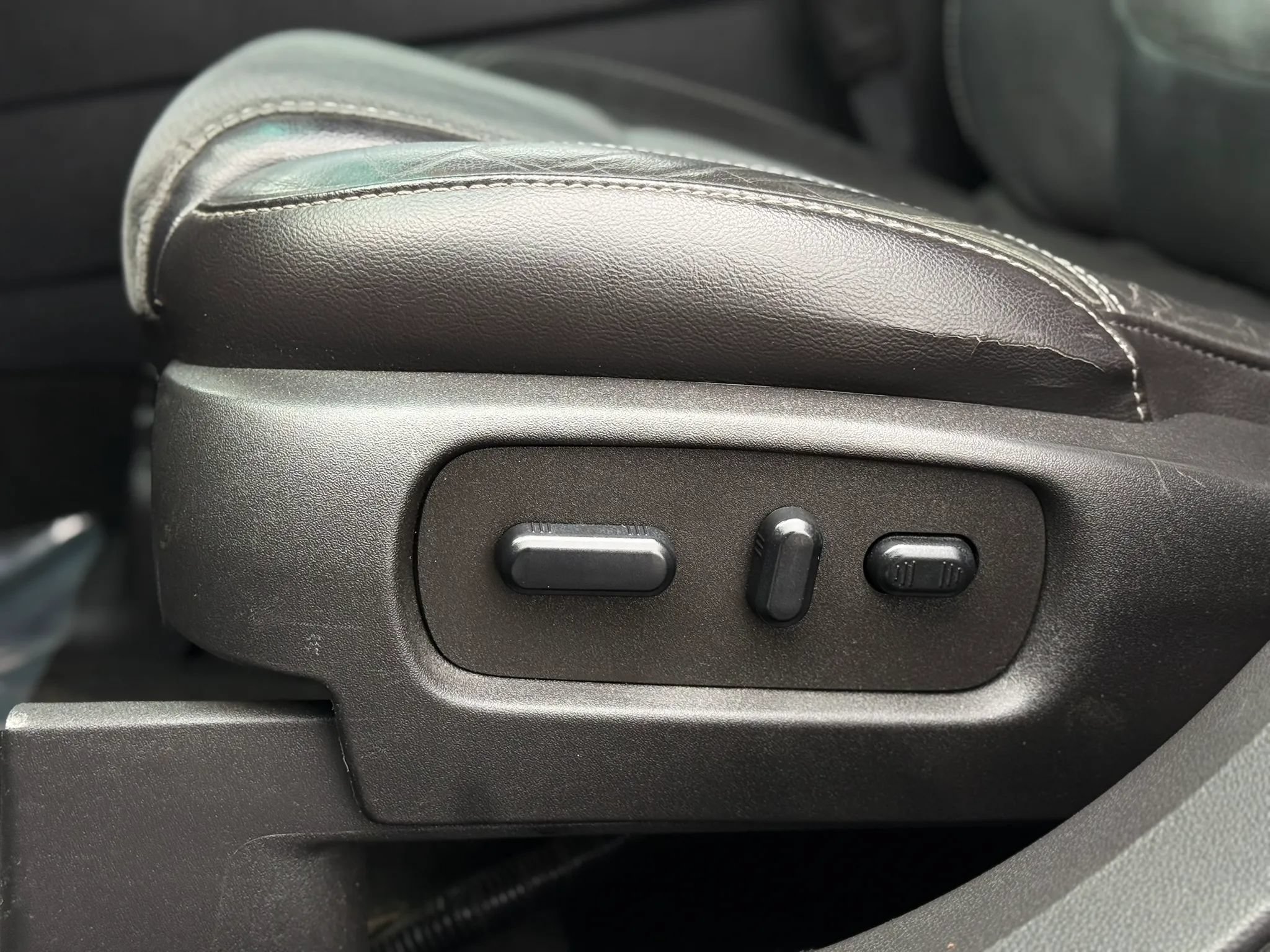 Used 2015 Ford Explorer XLT w/ Equipment Group 202B FWD image 28