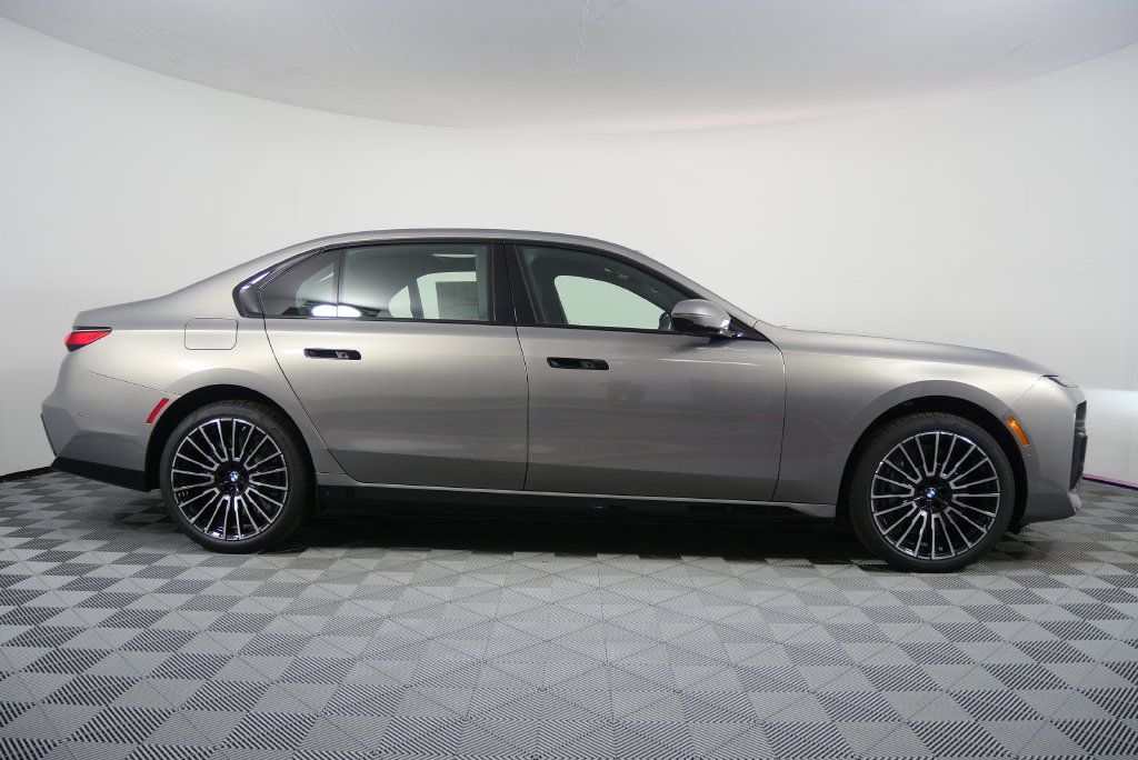 Used 2026 BMW 750e xDrive w/ Executive Package AWD/4WD image 3