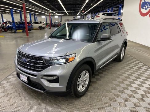 Used 2023 Ford Explorer XLT w/ Equipment Group 202A image 4