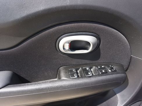 Used 2018 Kia Soul + FWD image 3