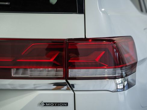 Used 2025 Volkswagen Atlas SEL AWD/4WD image 5
