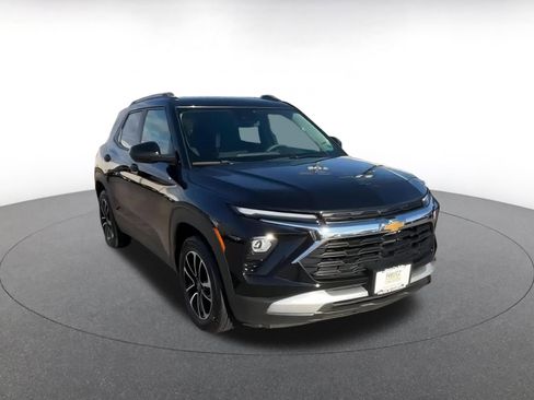Used 2025 Chevrolet TrailBlazer LT image 3