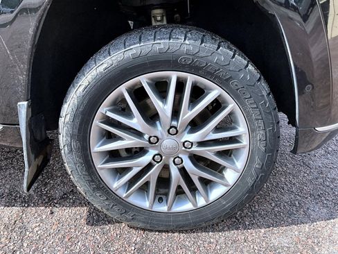 Used 2018 Jeep Grand Cherokee Summit AWD/4WD image 22