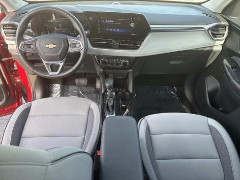 Used 2026 Chevrolet TrailBlazer LT w/ LT Cold Weather Package AWD/4WD image 16