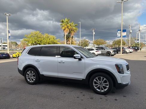 Used 2021 Kia Telluride LX image 3