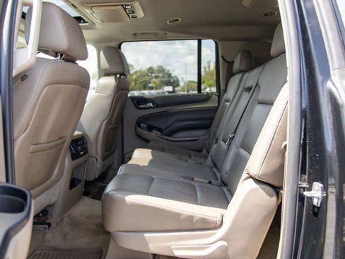 Used 2015 Chevrolet Suburban LT RWD image 23
