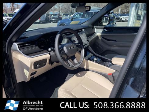 New 2026 Jeep Grand Cherokee Limited image 9