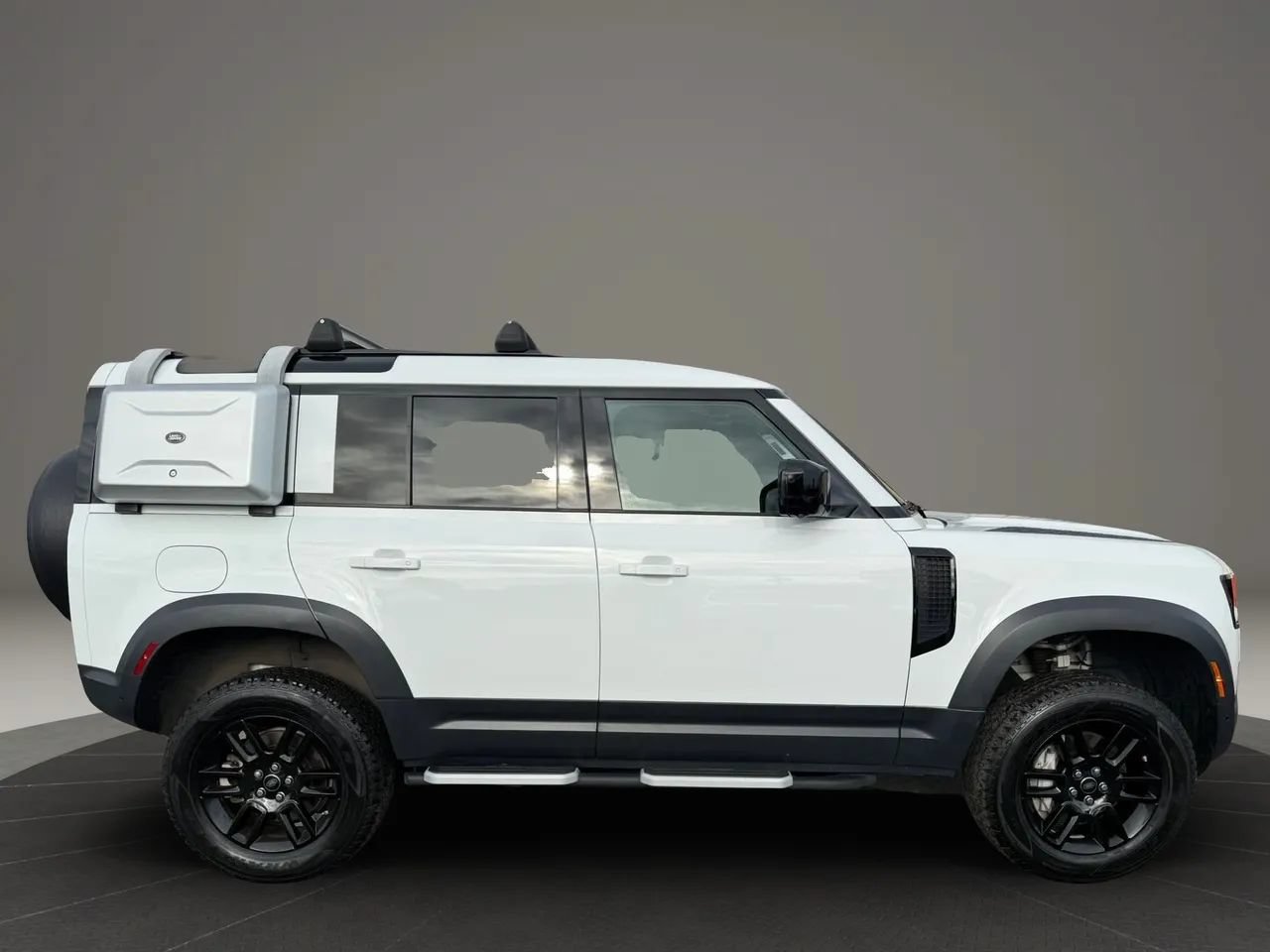 Used 2020 Land Rover Defender 110 SE AWD/4WD image 5