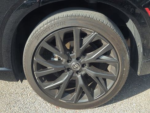 Used 2025 Toyota Crown Signia w/ Advanced Technology Package AWD/4WD image 6