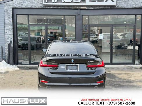 Used 2022 BMW 330i xDrive Sedan w/ Driving Assistance Package image 22