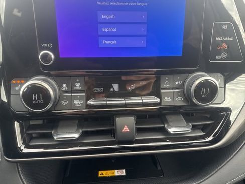 Used 2023 Toyota Highlander XLE image 32