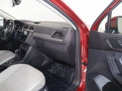 Used 2018 Volkswagen Tiguan SEL w/ 3rd Row Seat Package image 45