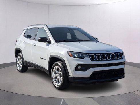 Used 2024 Jeep Compass Latitude AWD/4WD image 7