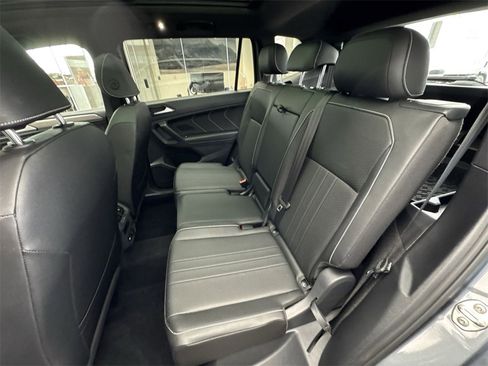 Used 2022 Volkswagen Tiguan SE R-Line image 24