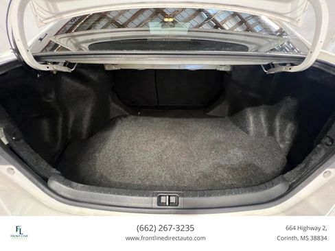 Used 2018 Toyota Corolla LE FWD image 24