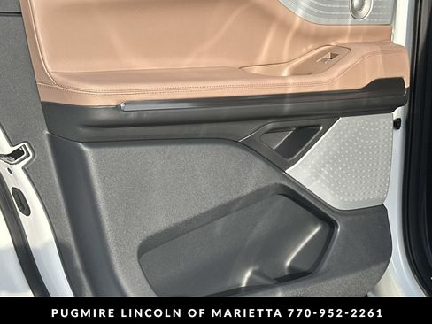 New 2026 Lincoln Navigator L Black Label AWD/4WD image 12