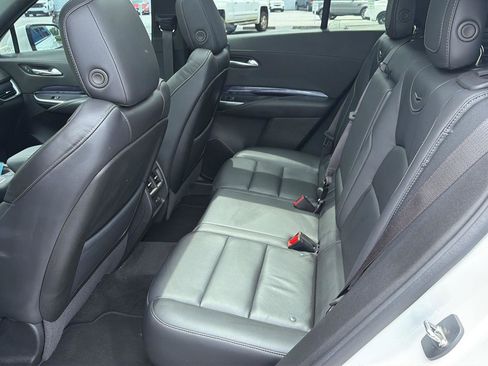 Used 2023 Cadillac XT4 Luxury w/ Cold Weather Package FWD image 11