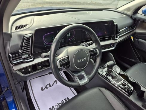 Used 2025 Kia Sportage EX image 9