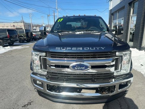 Used 2017 Ford F250 XLT w/ XLT Premium Package image 2
