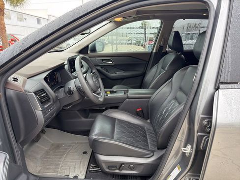 Used 2021 Nissan Rogue Platinum image 12