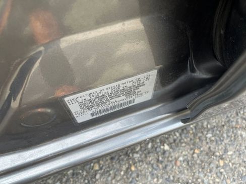 Used 2025 Nissan Versa SV image 29