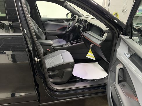 New 2026 Volkswagen Tiguan SE R-Line image 32