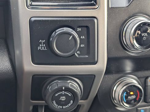 Used 2020 Ford F150 Lariat w/ Equipment Group 502A Luxury AWD/4WD image 12
