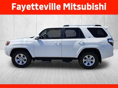 Used 2024 Toyota 4Runner SR5 Premium w/ Moonroof Package AWD/4WD image 4