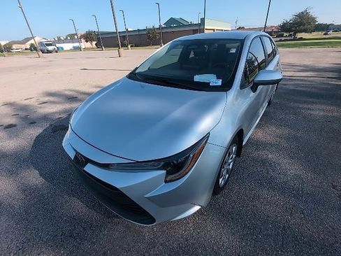 Used 2025 Toyota Corolla LE FWD image 10