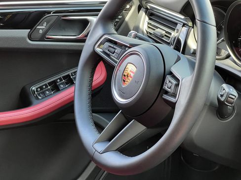Certified 2026 Porsche Macan AWD/4WD image 39