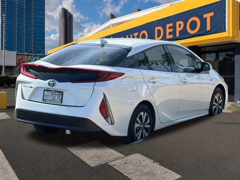 Used 2018 Toyota Prius Prime Plus FWD image 5