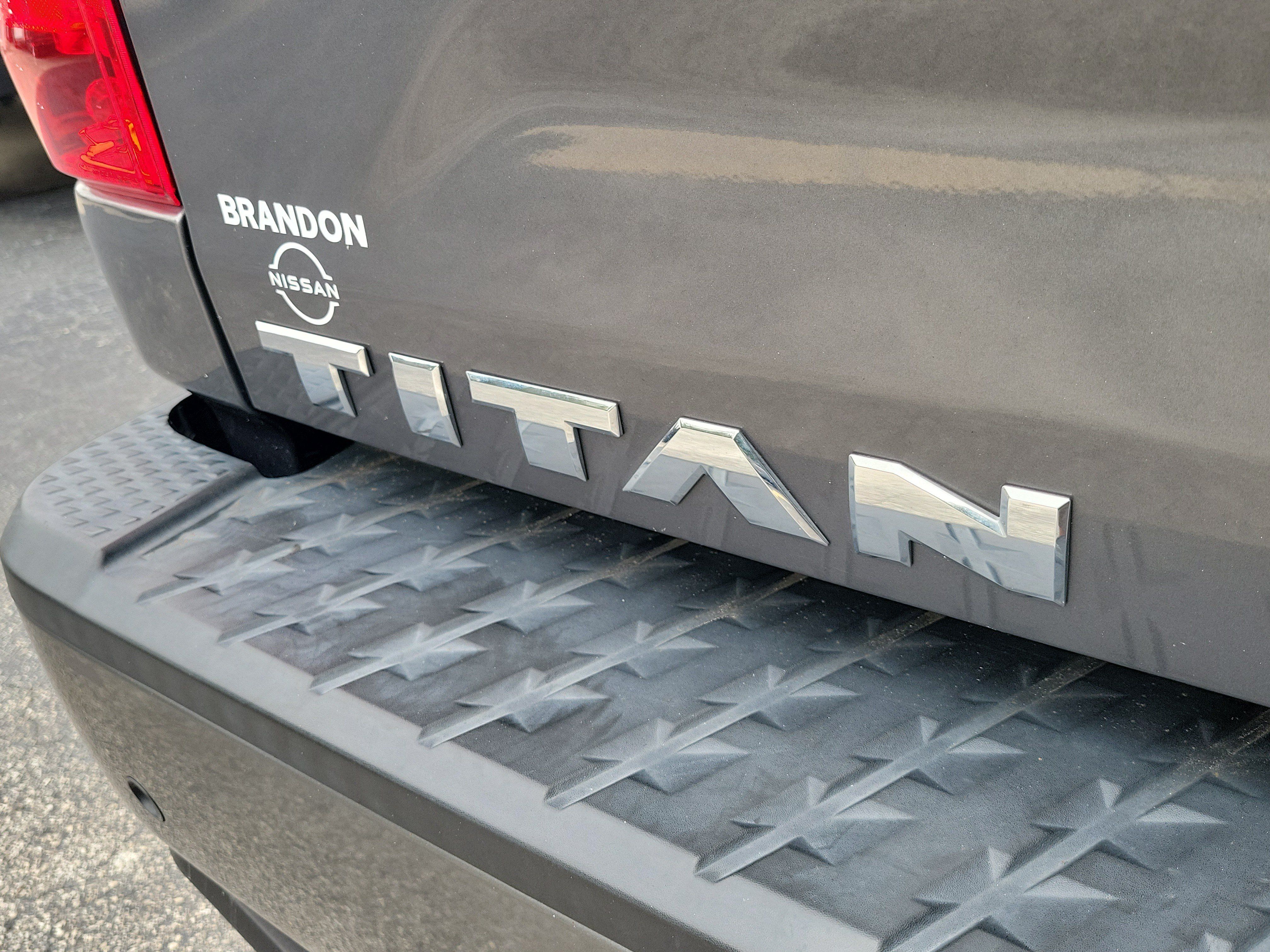 Used 2023 Nissan Titan SV w/ SV Convenience Package RWD image 9