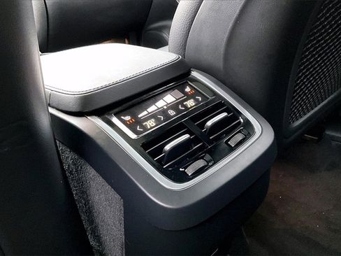 Certified 2024 Volvo XC90 B6 Plus w/ Protection Package Premier image 10