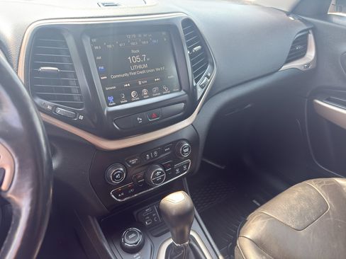 Used 2018 Jeep Cherokee Limited w/ Trailer Tow Group AWD/4WD image 21