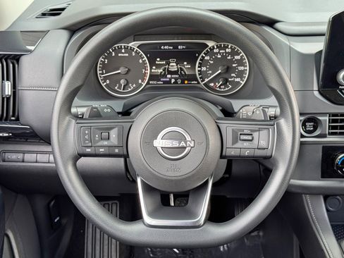 Used 2025 Nissan Pathfinder S FWD image 18