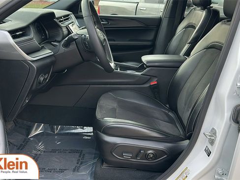 Used 2024 Jeep Grand Cherokee L Altitude image 12