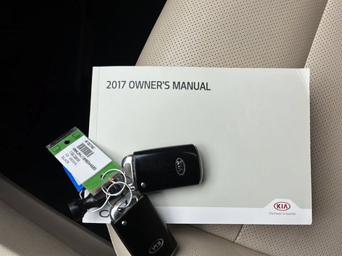 Used 2017 Kia Cadenza Premium FWD image 30