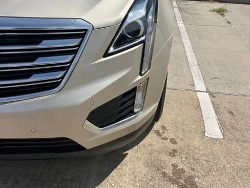 Used 2017 Cadillac XT5 Luxury w/ Driver Awareness Package AWD/4WD image 14